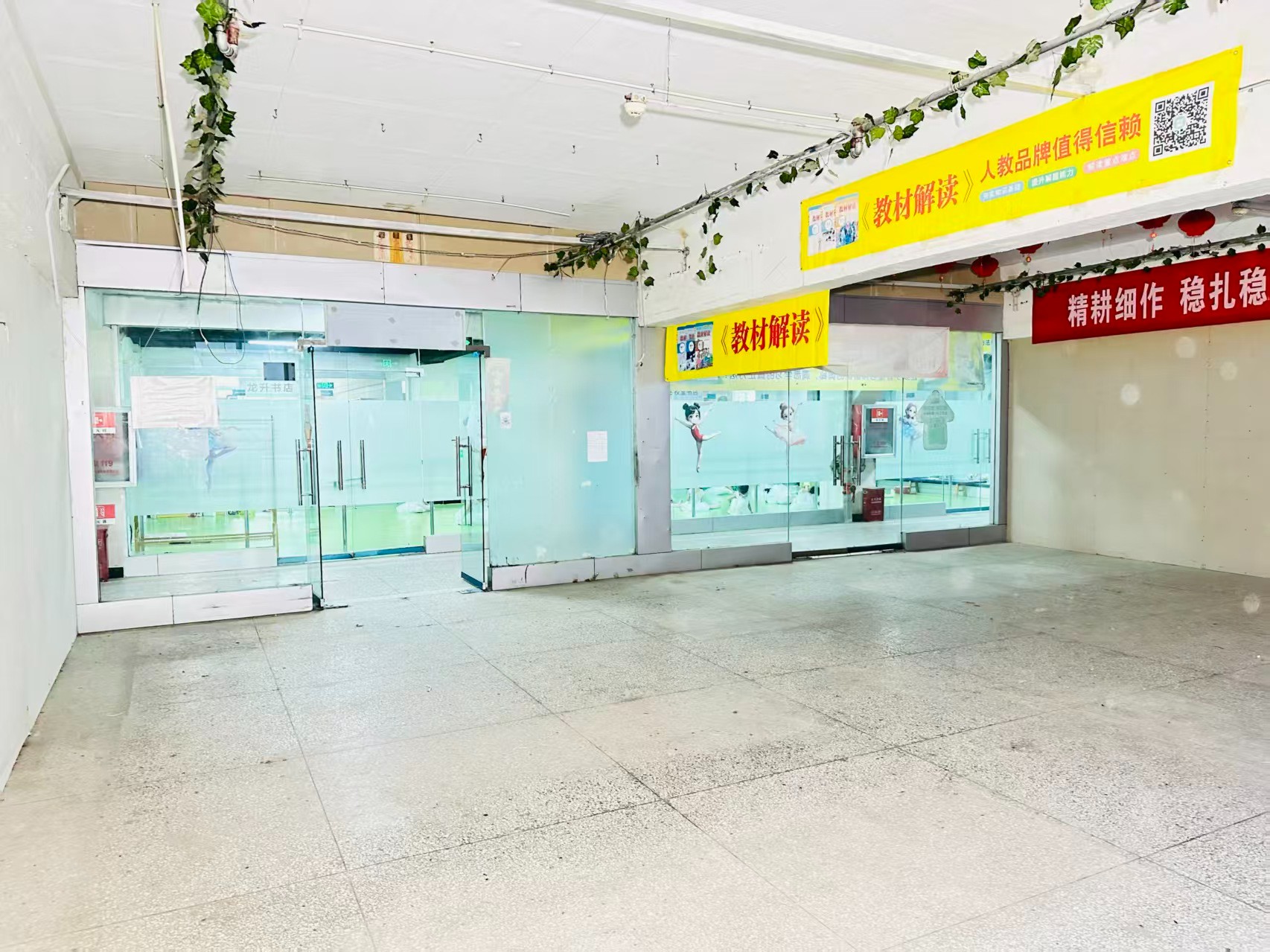 荣祥路提供写字楼、商铺、展示空间、直播间等多种面积选择，满足企业办公、研发、展示、运营等多元需求。